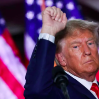 Ông Donald Trump bị xoay giữa 2 vụ hình sự