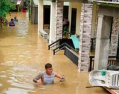 Philippines chịu ảnh hưởng nặng nề bởi bão Saola