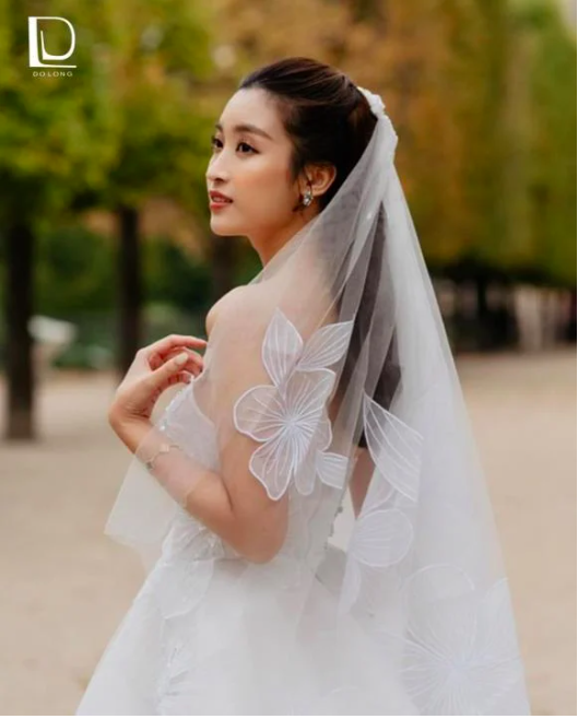 Loạt ảnh cưới chưa từng công bố của HH Đỗ Mỹ Linh, cô dâu mới khoe vẻ yêu kiều xinh đẹp như nàng thơ