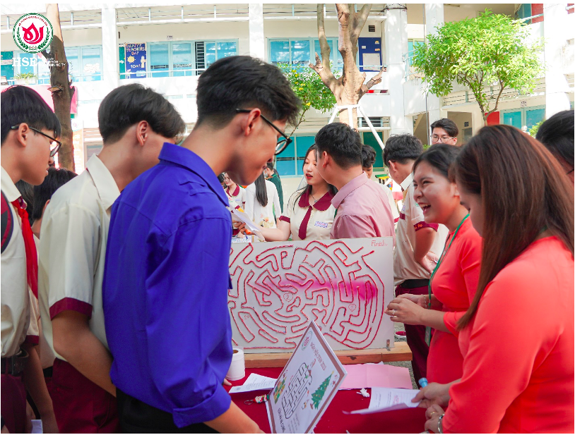 Ngày hội giáo dục STEM/STEAM tại hệ thống trường THCS – THPT Hoa Sen giúp học sinh phát triển kỹ năng, kết nối sáng tạo và đam mê khoa học công nghệ