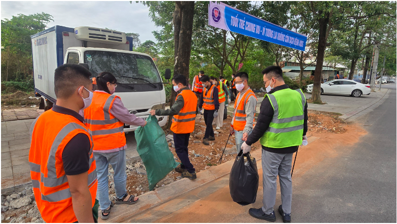 Hơn 300 CBCNV của Công ty TNHH Polaris Việt Nam và Công ty TNHH Northstar Precision Việt nam tình nguyện dọn rác, làm sạch đường phố và khuôn viên khu công nghiệp