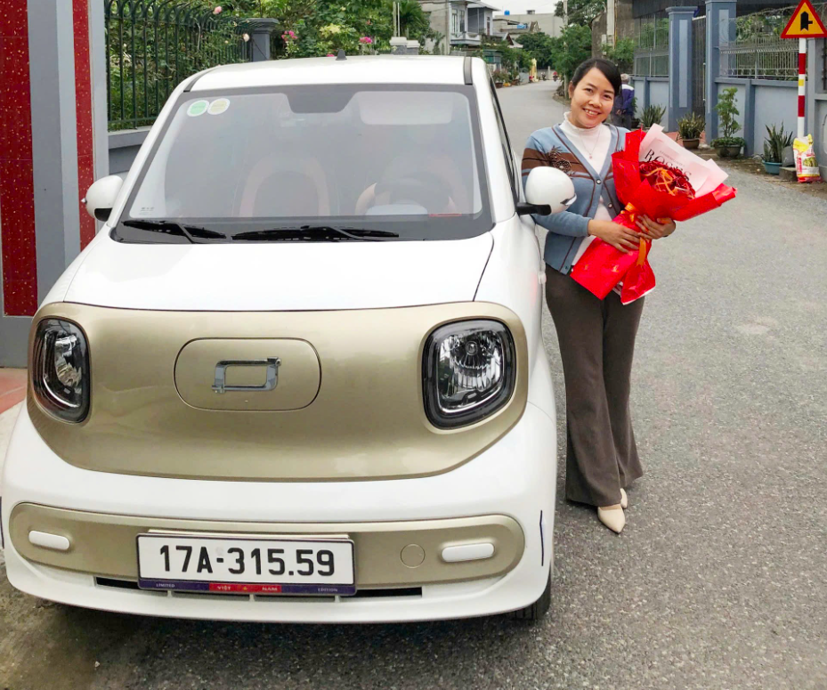 Cô giáo ở Hưng Yên tìm thấy sự thư thái mỗi ngày nhờ chiếc xe điện nhỏ gọn