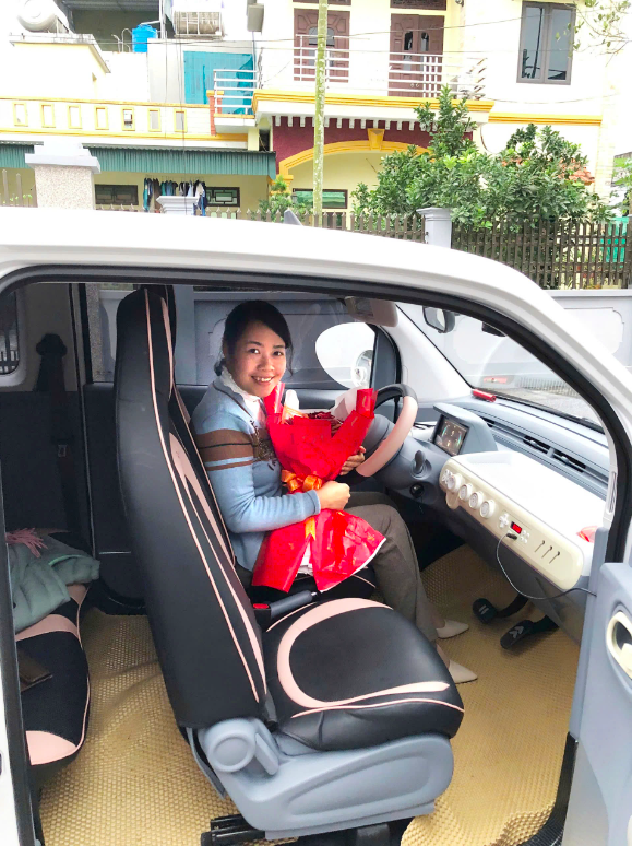 Cô giáo ở Hưng Yên tìm thấy sự thư thái mỗi ngày nhờ chiếc xe điện nhỏ gọn