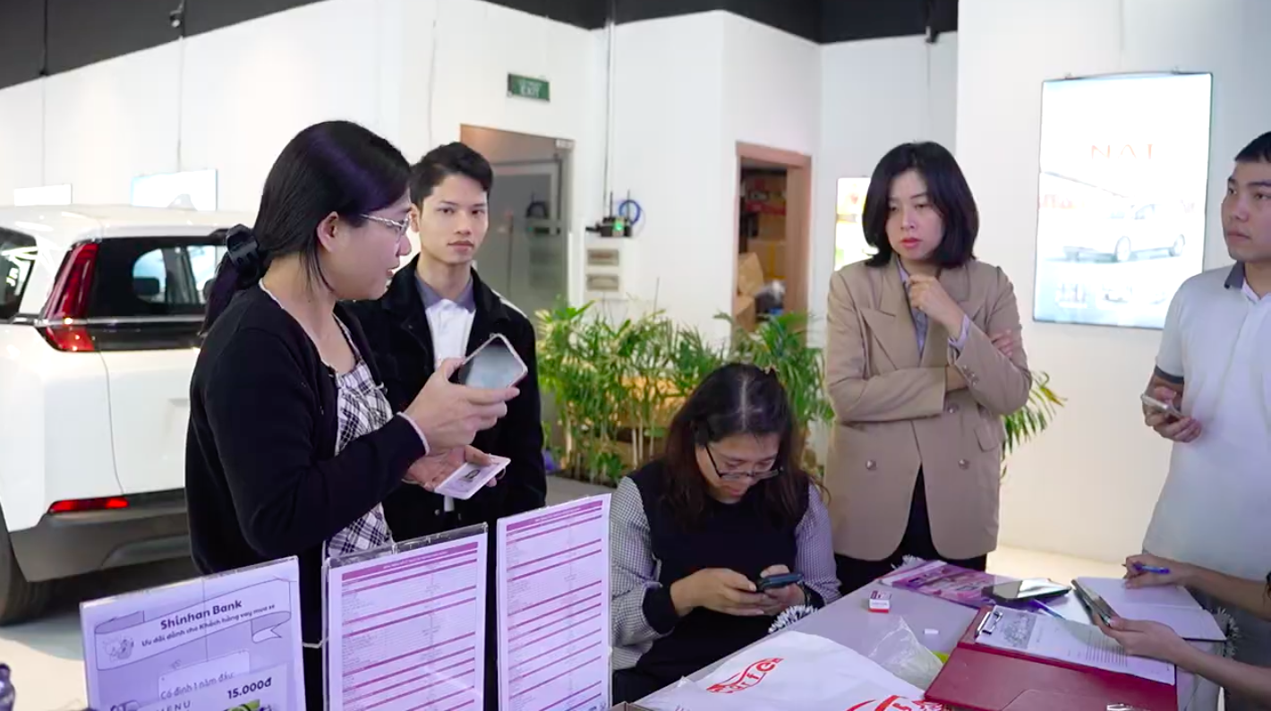 Người dân Hà Nội đi lái thử Bestune Xiaoma vì muốn chuyển từ xe máy sang ô tô điện trước ô nhiễm không khí tăng cao