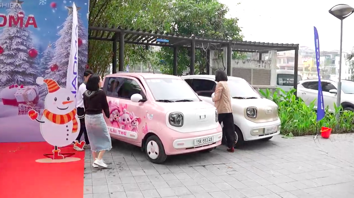 Người dân Hà Nội đi lái thử Bestune Xiaoma vì muốn chuyển từ xe máy sang ô tô điện trước ô nhiễm không khí tăng cao