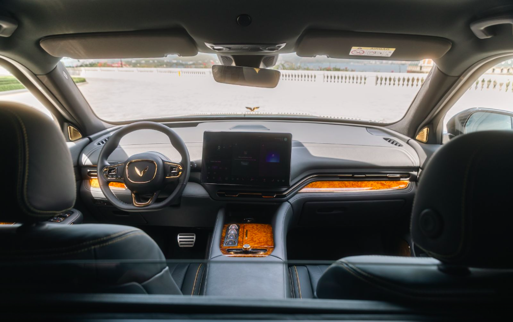 VinFast bàn giao siêu phẩmLạc Hồng 900 LX, thông số chống đạn “đỉnh” như The Beast, không phải đại gia nào cũng mua được