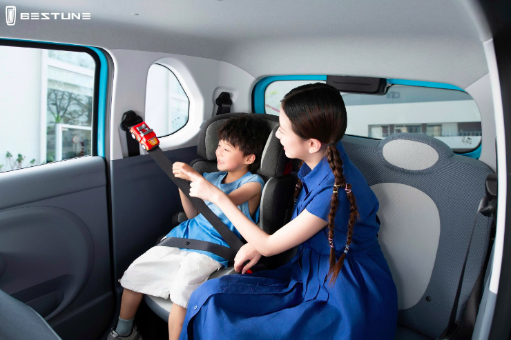 Mini EV Bestune Xiaoma: Nắng gắt, mưa rào cũng không làm khó chuyện đưa đón con và đi làm mỗi ngày